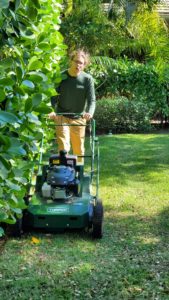 Make the garden clean and Green through lawn service North in Sarasota